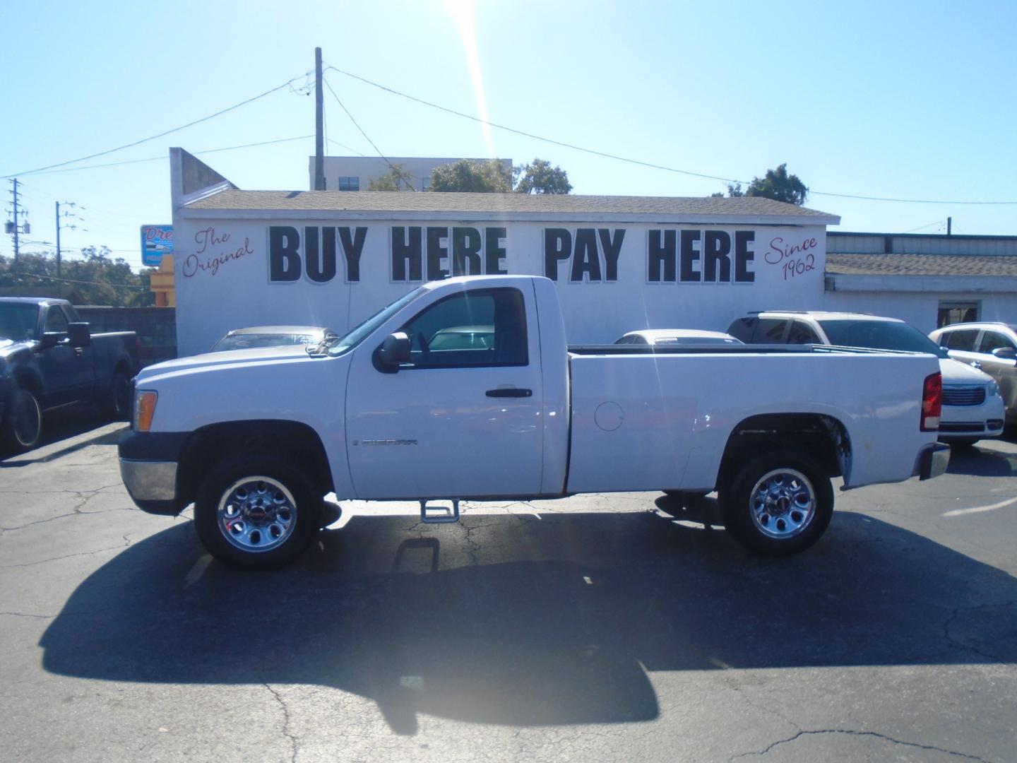 2008 GMC Sierra 1500 SLE1 Long Box 2WD (1GTEC14X28Z) with an 4.3L V6 OHV 12V engine, 4-Speed Automatic transmission, located at 6112 N Florida Avenue, Tampa, FL, 33604, (888) 521-5131, 27.954929, -82.459534 - Photo#0